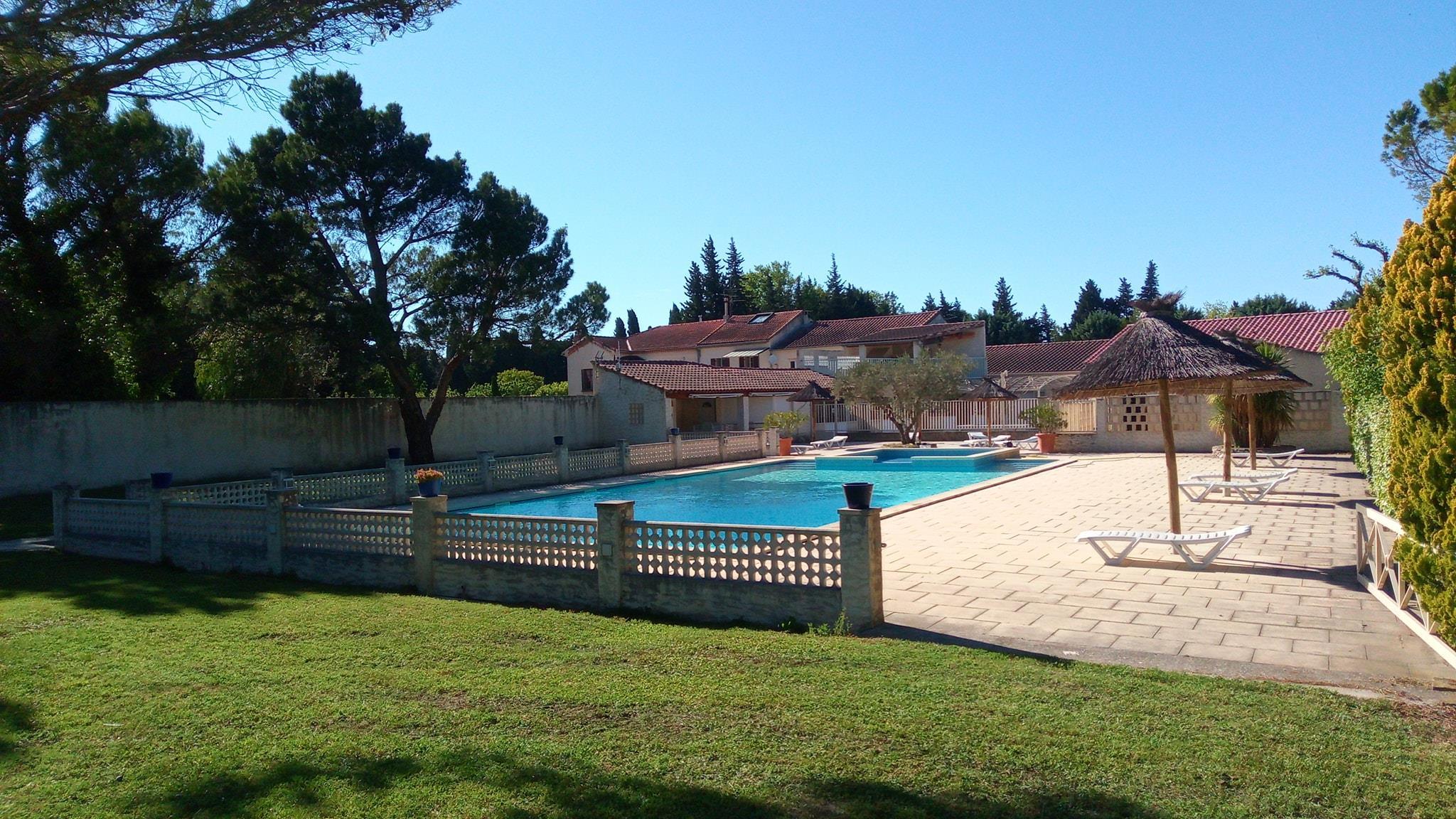 Flower Camping le Pilon d'Agel, Noves, France