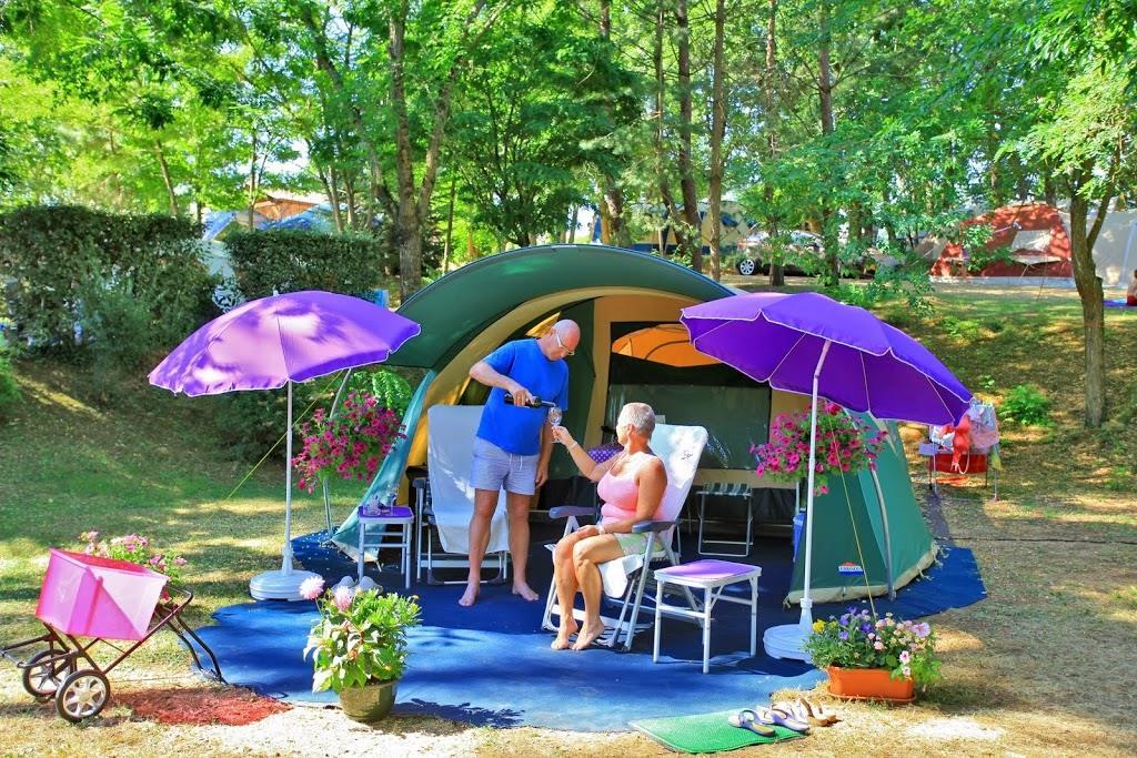 CAMPING LES VALADES, Le Coux Et Bigaroque, France